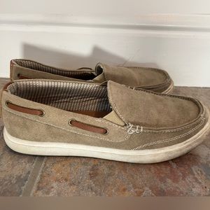 Boat shoes boys size 4